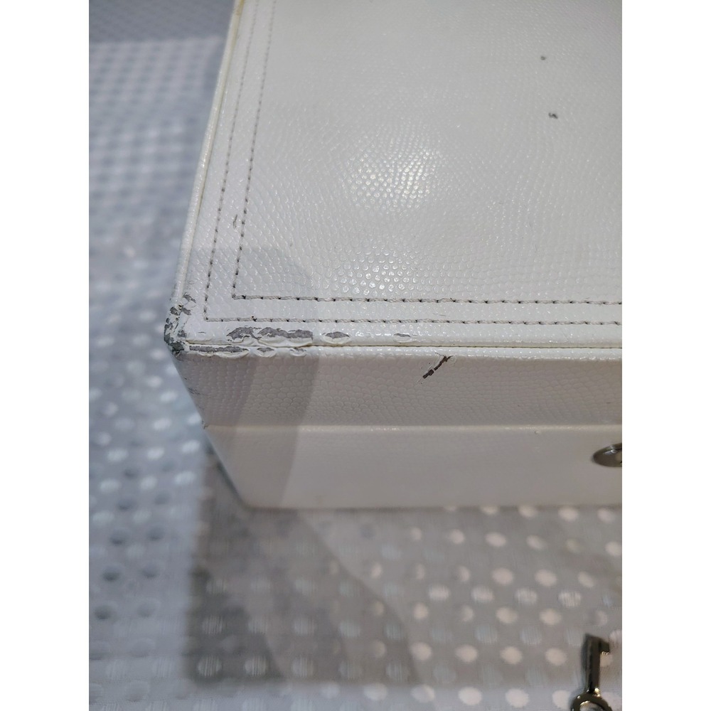 Wolf Pottery Barn Ivory Jewelry Box With Key Leatherette - Picture 3 of 16